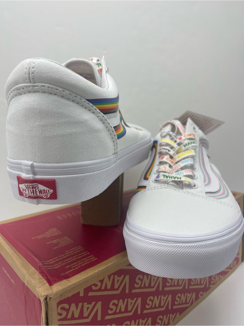 Vans Men’s 12 Old Skool (Pride) White/True White
VN0A5KRFB5U Sneakers - Picture 7 of 16